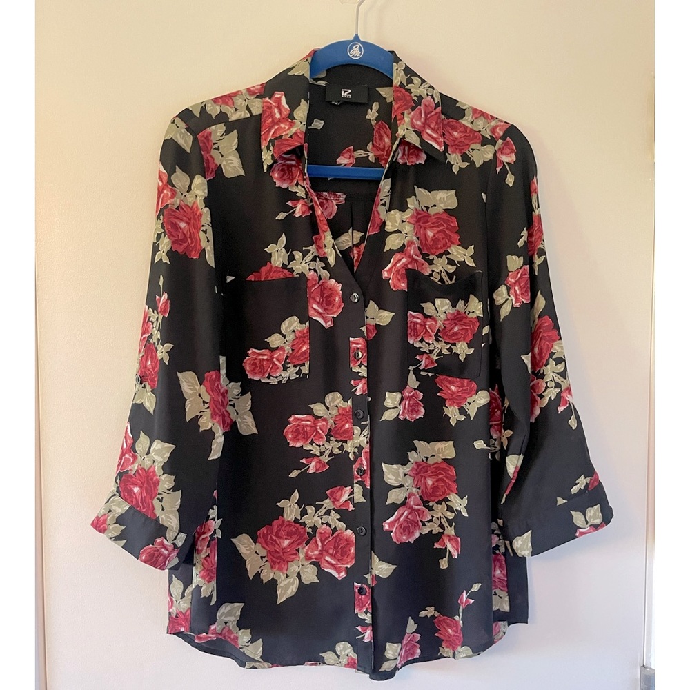 Iz Byer women’s three-quarter sleeve button down blouse size L (large)